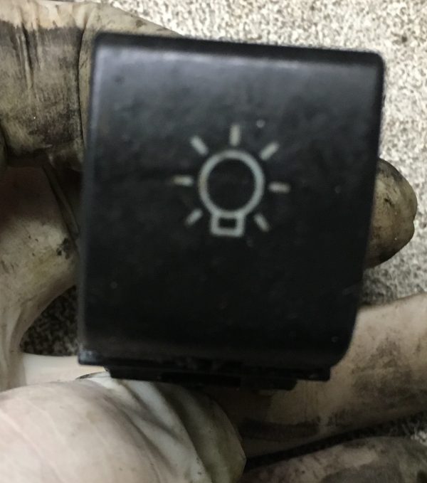 Skaddy Headlight Switch